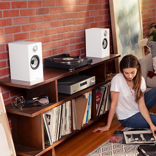 Bowers & Wilkins 607 Kompakt høyttaler