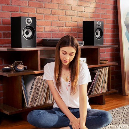 Bowers & Wilkins 607 Kompakt høyttaler