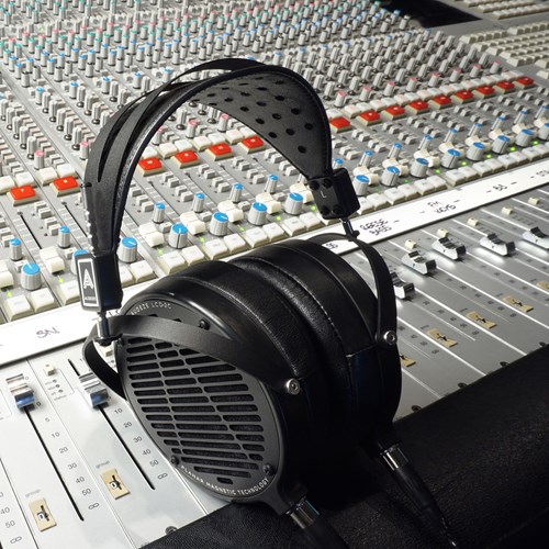 Audeze LCD-2 Classic Head-fi headset